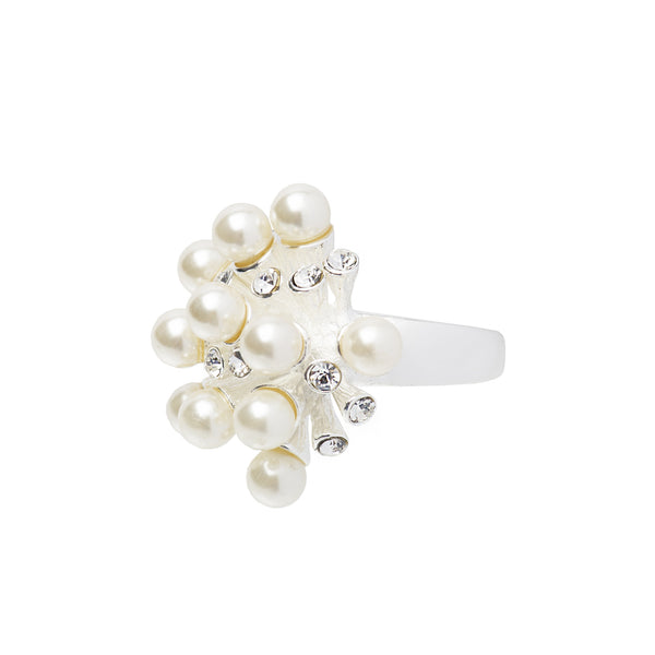 PRETTY IN PEARL CLUSTER STATEMENT RING (OFF WHITE)